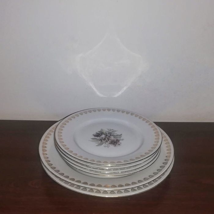 Фарфоровые тарелки