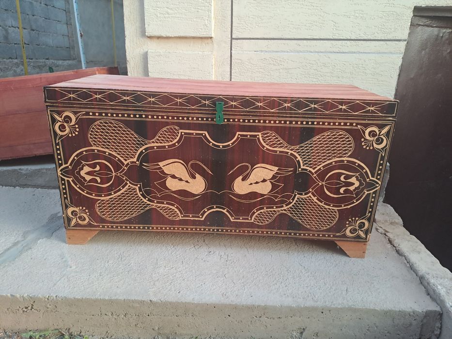 Сандық сатылады .