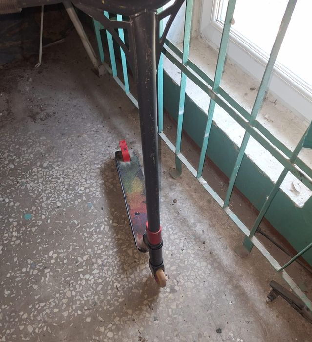 Самокат трюковой продам.