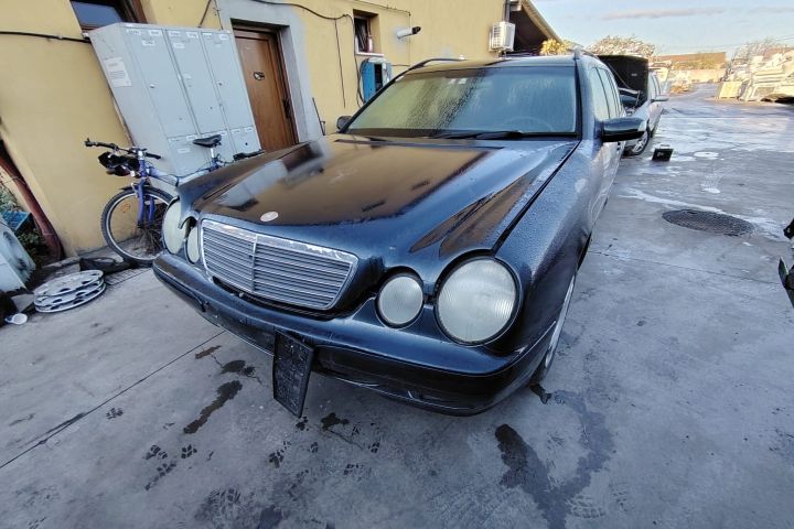 Punte spate Mercedes-Benz E-Class 2001