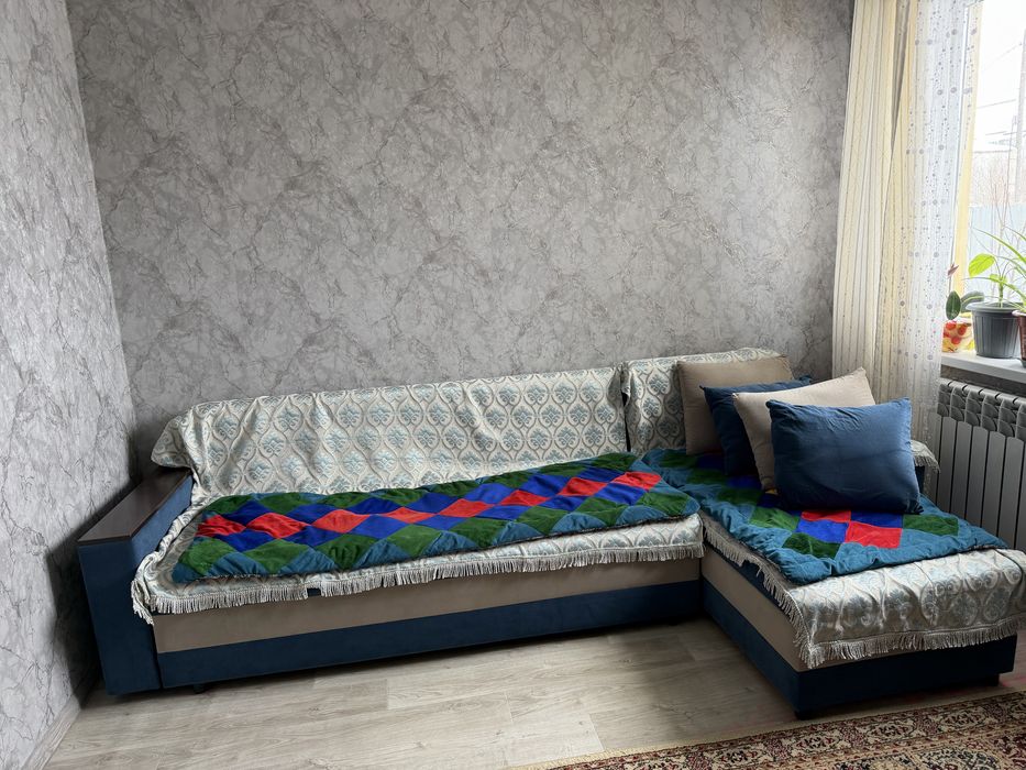 Диван,4 жастығымен сатылады