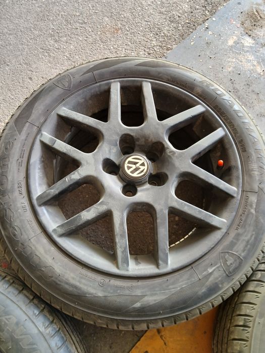 Jante aliaj R16,  5x100 , originale Golf 4 , stare impecabilă fără defecte doar prăfuite ,  cu anvelope de vară  205/55/R16 FIRESTONE DOT 46.2023