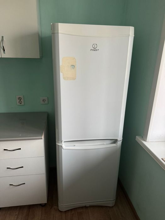 Холодильник бу продам