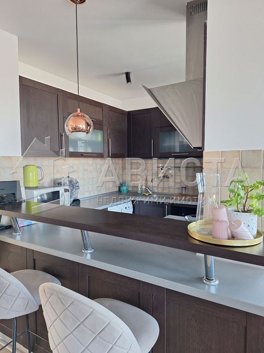 Просторен четиристаен апартамент в Младост 4