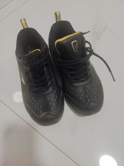 Кроссовки женские