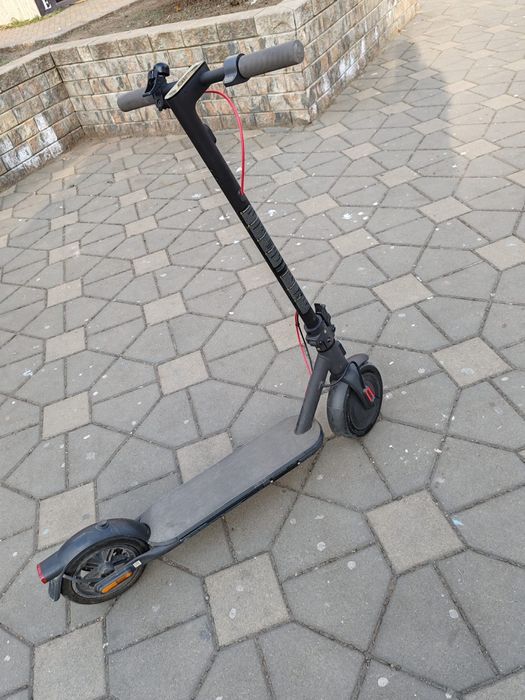 Vând trotineta electrica xiaomi scooter 4