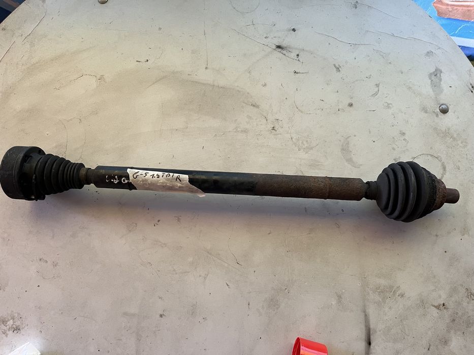 Полуоска предна дясна Volkswagen golf 5 1.9tdi 105к.с