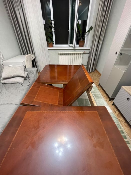 Продам стол из натурального дерева.