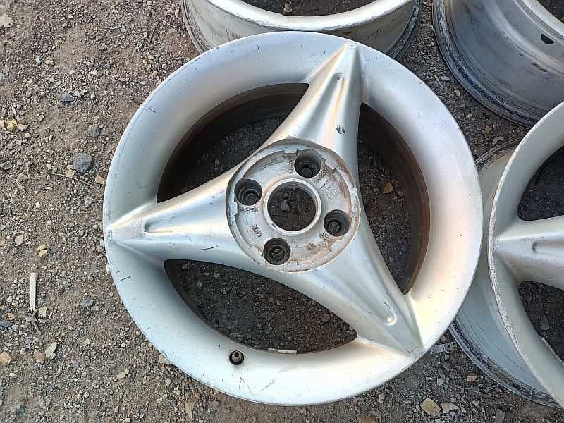 Продам оригинальные легкосплавные диски на Audi 80