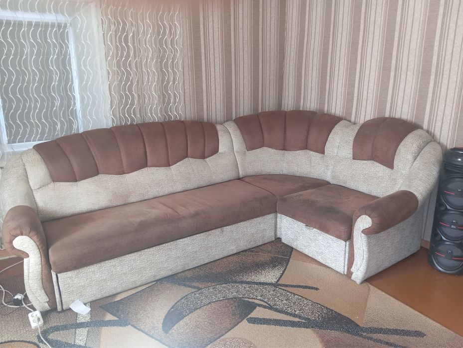 Продам диван в хорошем состояние