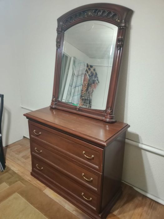 Итальянский комод с зеркалом