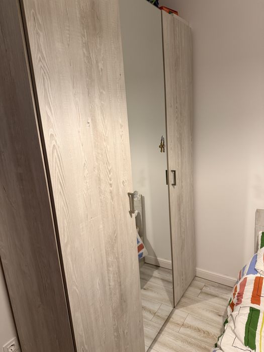 Dormitor include, sifonier 1,40, pat 1,40 cu 2 m +birou 1,20 m