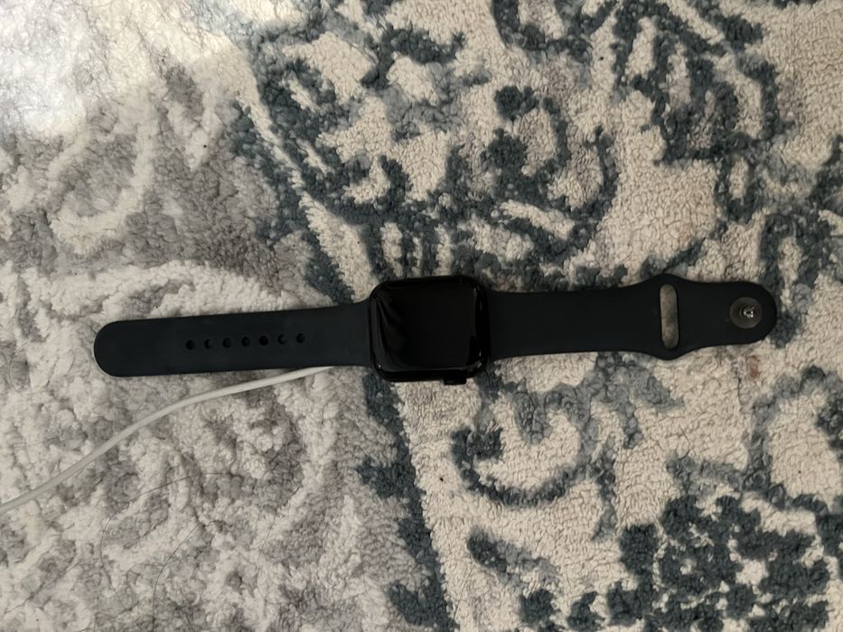 Продам Apple Watch SE