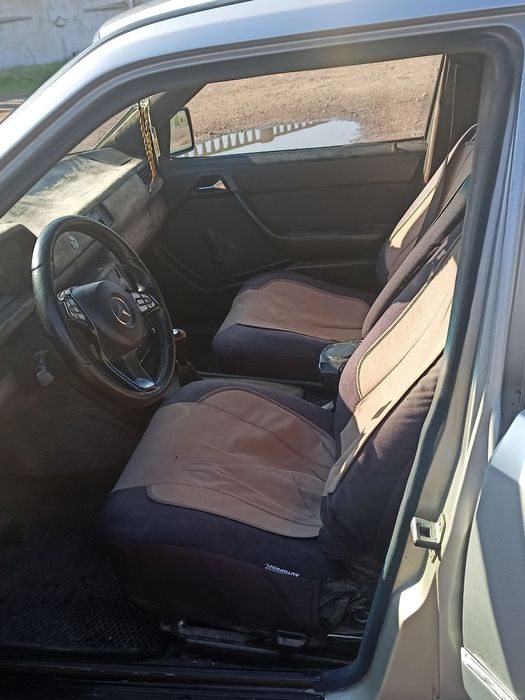 Mersedens Bens 124  metan 2.3 l motor