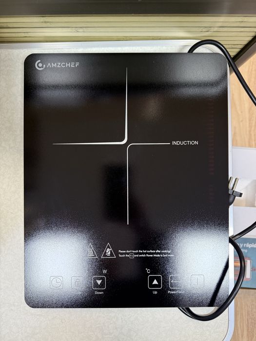 Индукционен котлон AMZCHEF