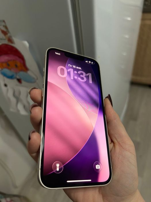 Продам айфон 13 в белом цвете