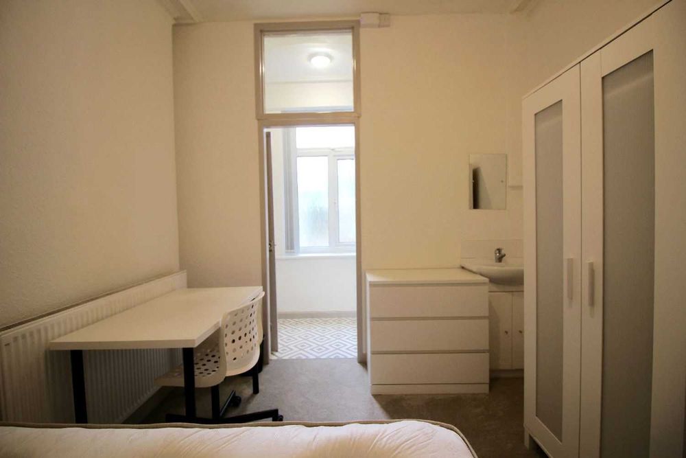 Дава се под наем Едностаен апартамент в София, Център - 45 кв.м за 331.5 € - Снимка #1