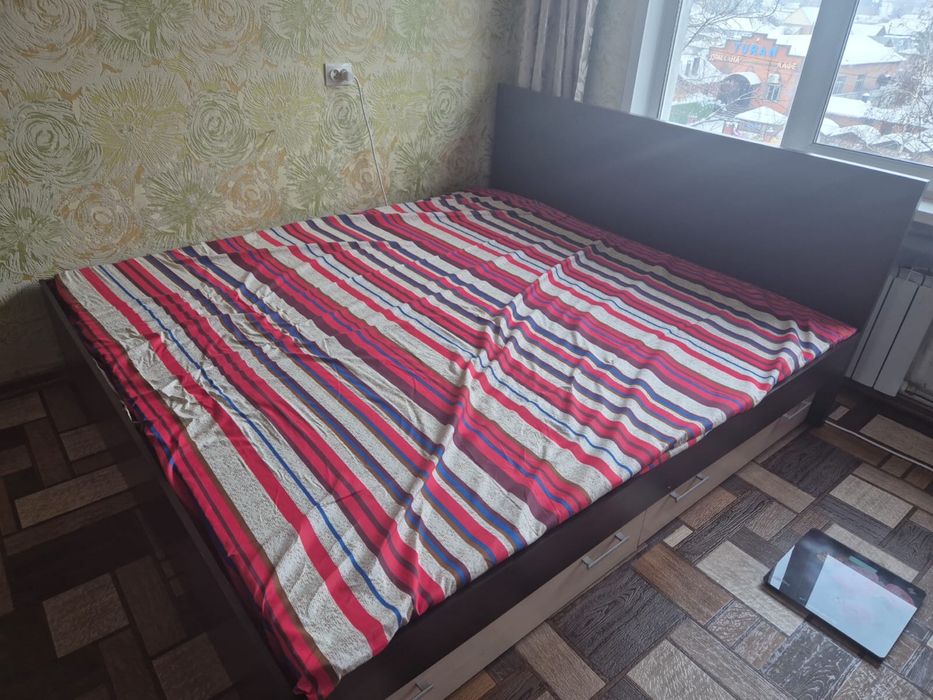 Кровать с матрасом