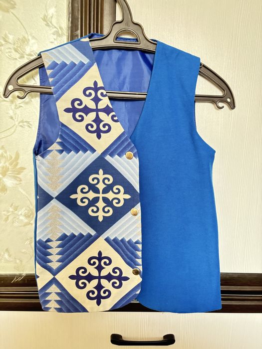 Продам национальный желетки