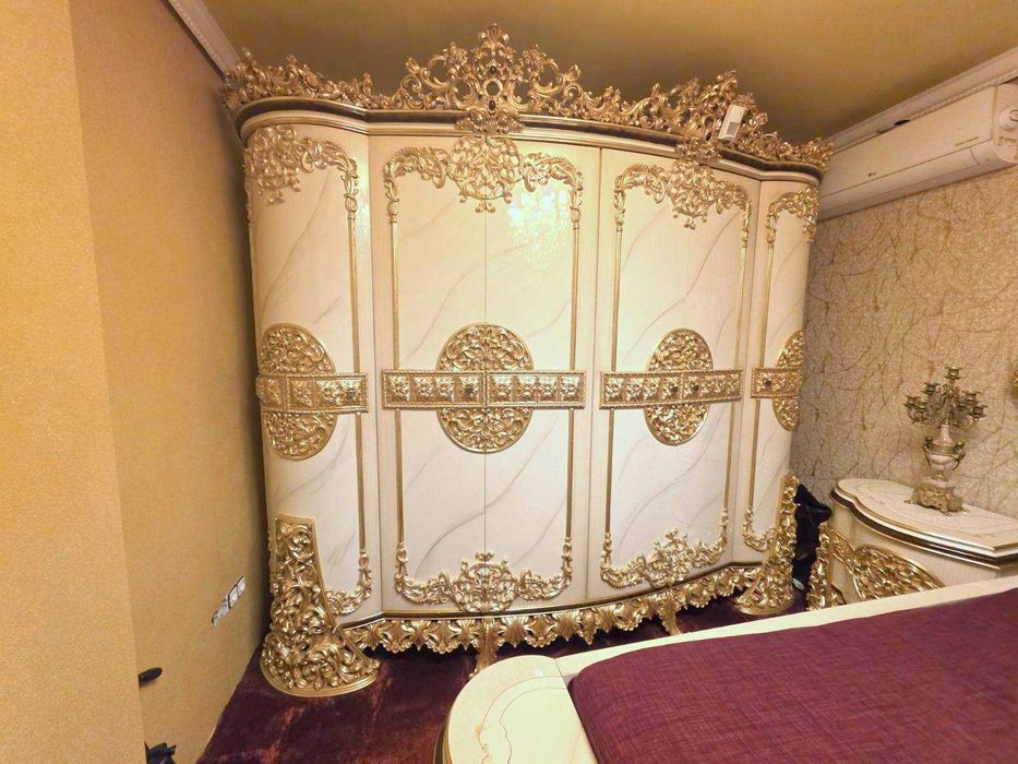 Барокова Спалня комплект с гардероб скрин шкафчета и матрак