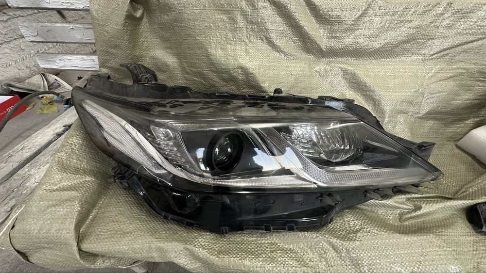 Фара на тойота камри 70 оригинал