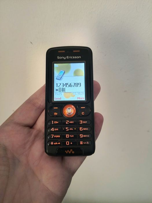 Sony Ericsson w200i walkman  ( liber de rețea)