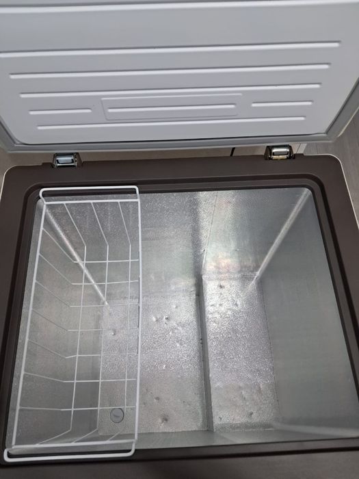 Продам морозильник Midea