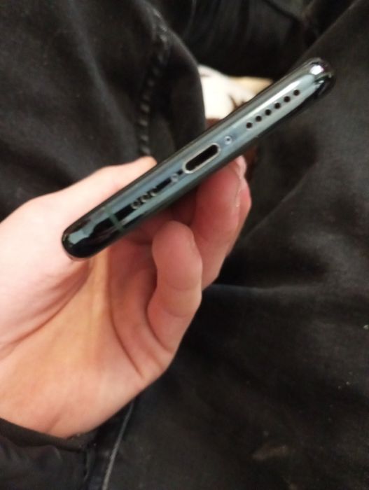 iPhone 11 pro urme ușoare de folosire