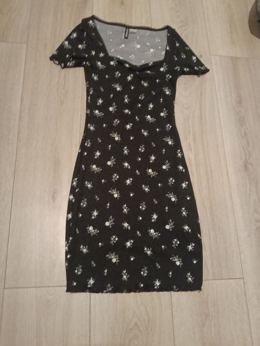 Rochie dama subțire mărimea XS în stare foarte bună.