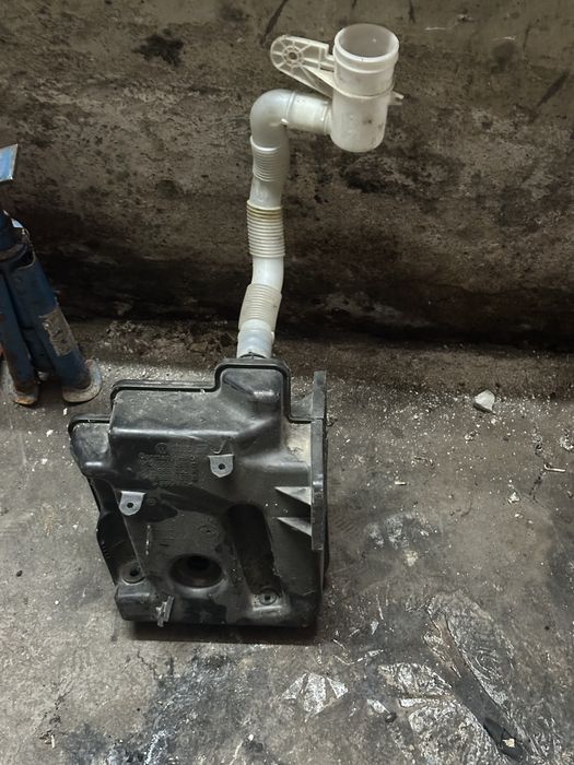 казанче за течност чистачки Vw Golf VI GTI 2.0i