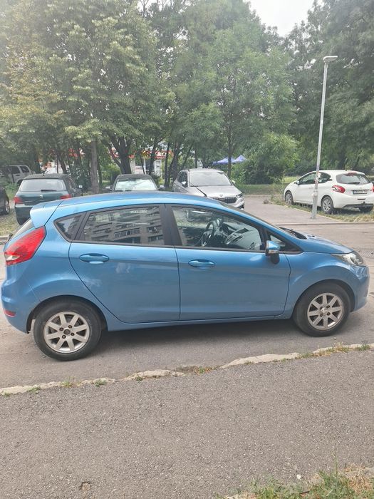 Автомобил Форд Фиеста