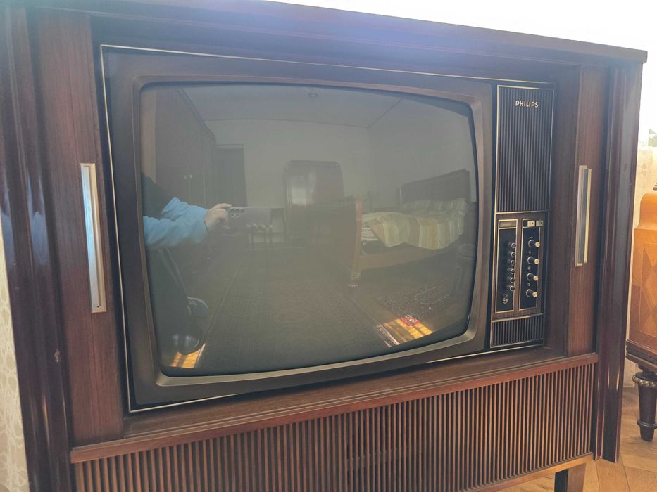Raritate: Consolă TV Philips Vintage cu Uși Glisante – Stare Impecabilă, Design anii '60