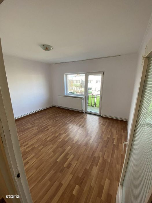 Apartament 3 camere de vanzare , Independetei M17 , et.4 , 72.900 euro