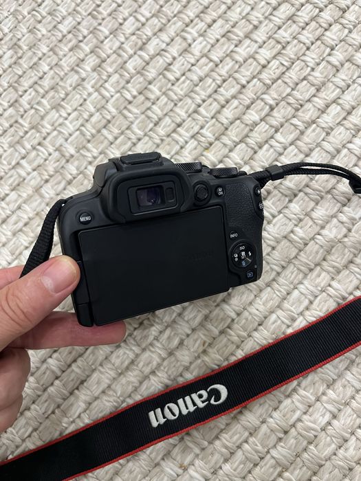 Se  vinde Canon EOS R10