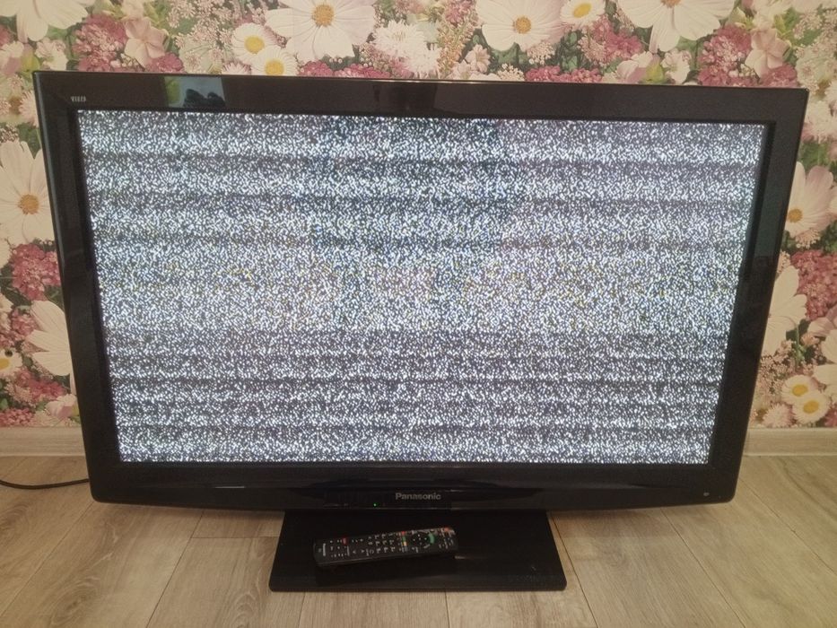 Панасоник 95 см диагональ + пульт.
