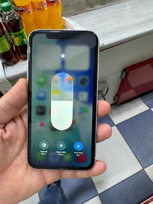 Iphone 11 64 GB 76% yomkst face id ishlidi srochna sotladi