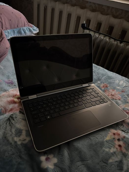 HP Pavilion x360 convertible laptop i3 sensor