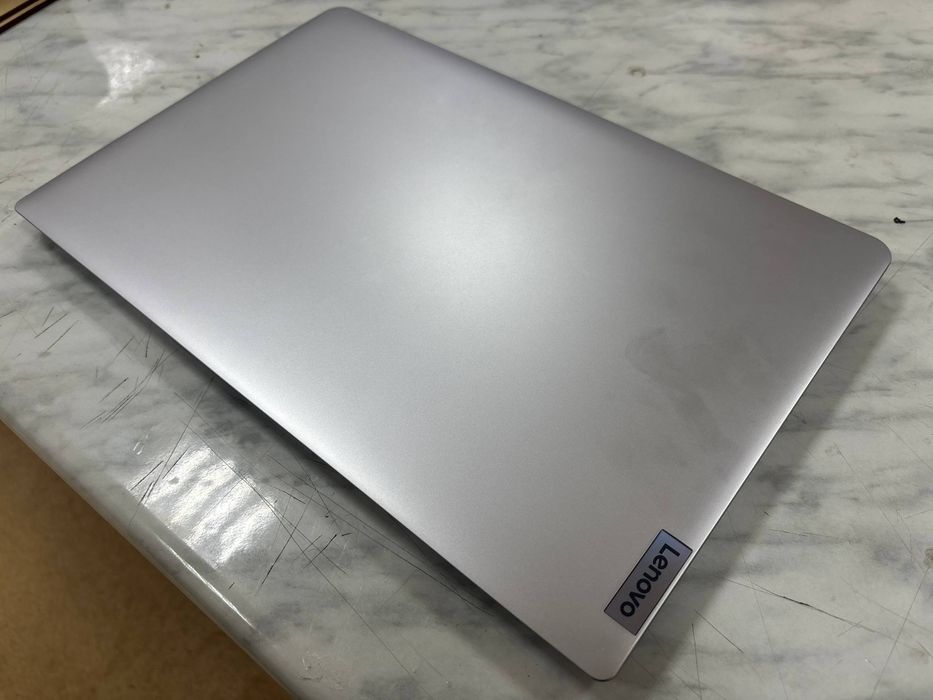 Lenovo Noutbook sotiladi