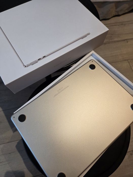 MacBook Air 13 2022 година НОВ