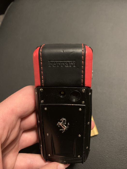 Vertu ferrari лимитиран телефон