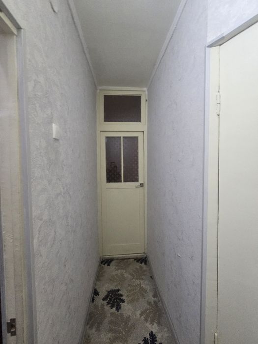 Зудлик билан сотилади 1 хона пере-не 2 хона 2 этаж богишамол ГУВД