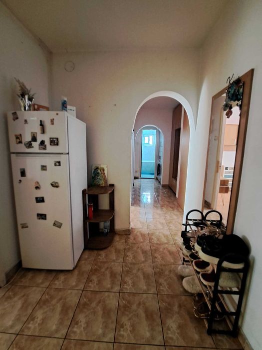 inchiriez apartament 3 camere - mobilat si disponbil imediat