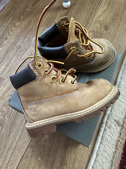 Детские кроссовки/ботинки фирменные