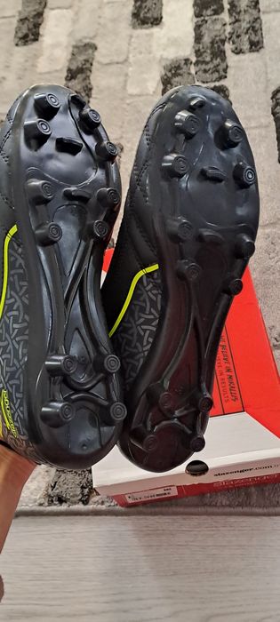 Vând adidasi mărimea 41