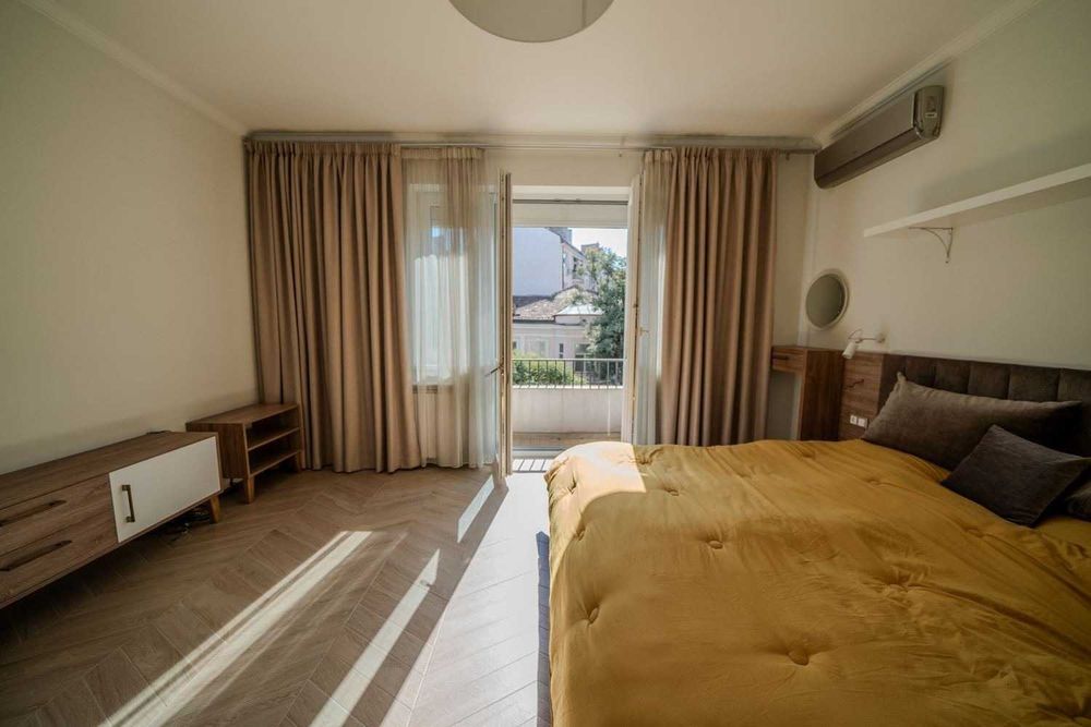 Дава се под наем Тристаен апартамент в София, Витоша - 92 кв.м за 325 € - Снимка #2