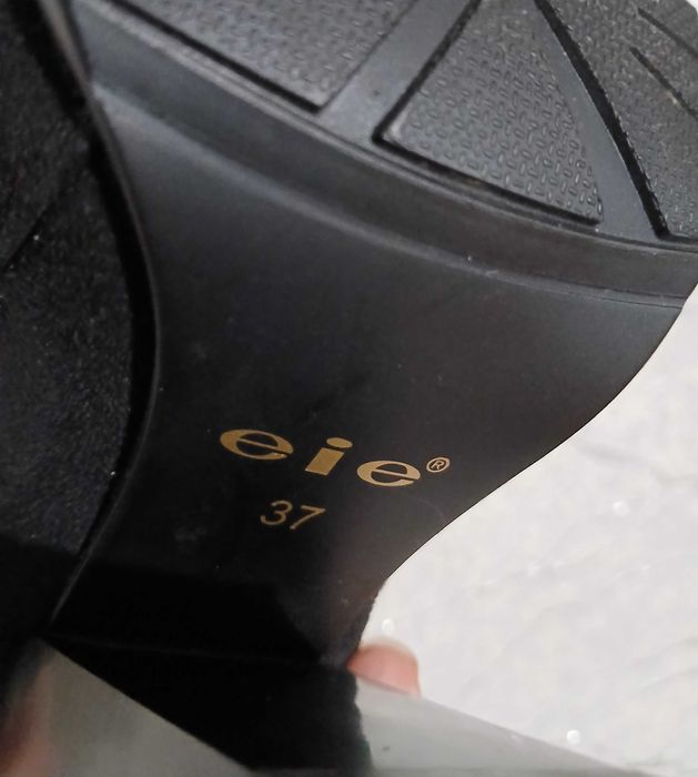 Замшевые ботинки 37р