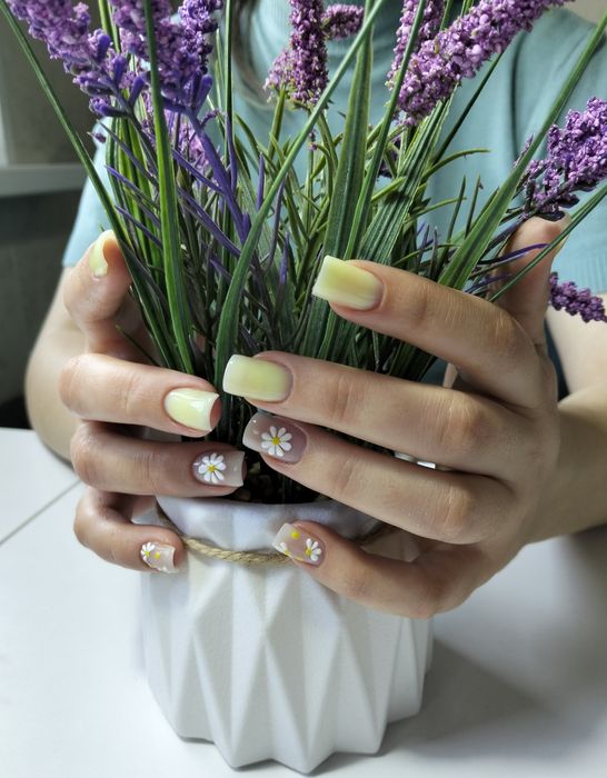 Хочется нежности, свежести и обновления - начни с маникюра!