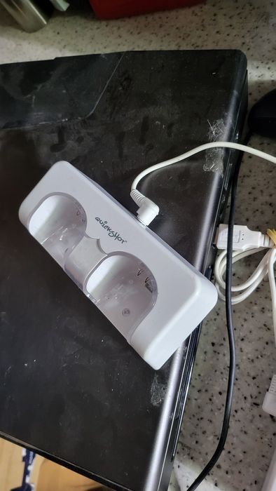 Геймърски аксесоар док станция зарядно за контролери за Nintendo Wii