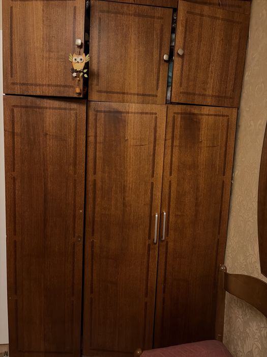 Продам сервант, шкаф с полками, шкаф, 4 тумбы, книжные полки 20шт.