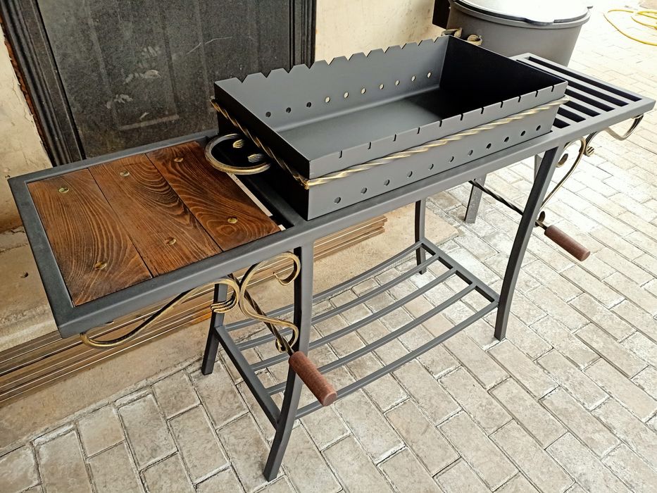 Мангал со съемной жаровней.